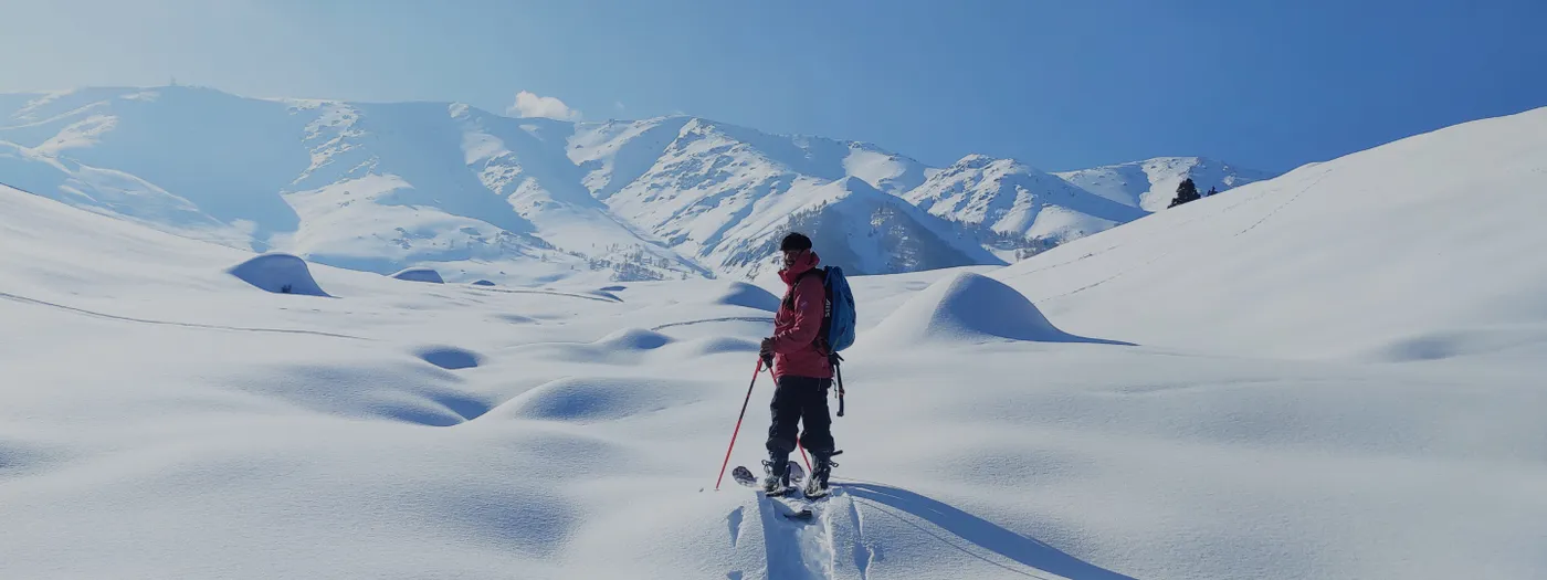 Ski touring above Gulmarg